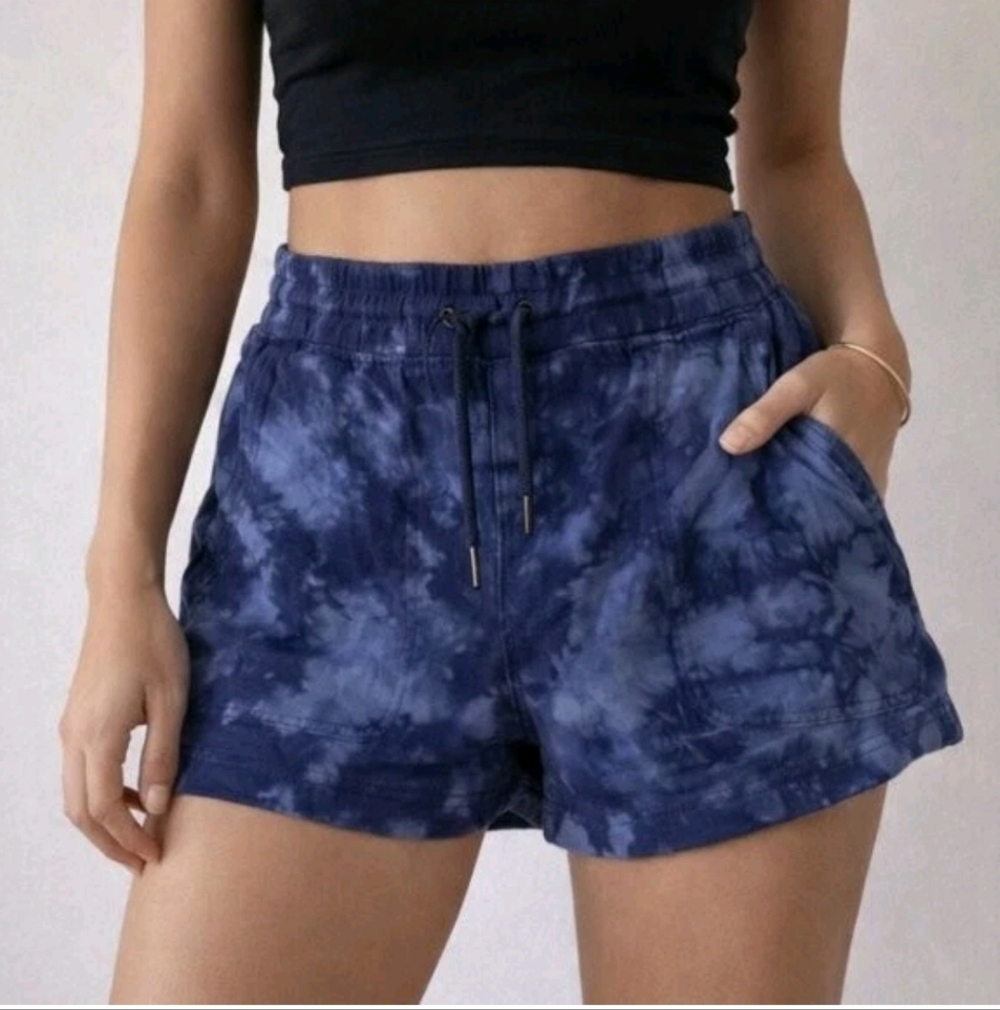 EUC Athleta size XXS Tie Dye Farallon Sweat Shorts Drawstring